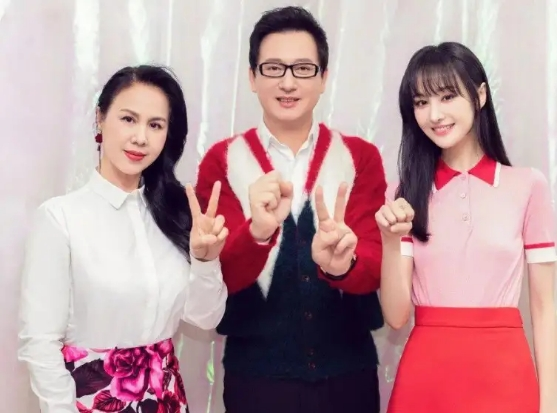 自己想当明星当不上,就逼女儿当,狼妈刘艳是如何“毁掉”郑爽的