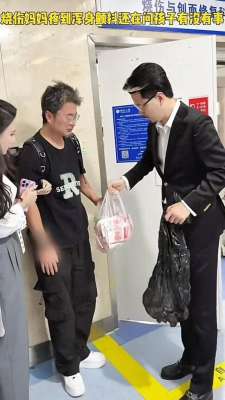 国岳夫妻怎么火起来的(网红“国岳夫妇”捐30万现金给“烧伤妈妈”被指作秀，当事人：不影响做公益的心)