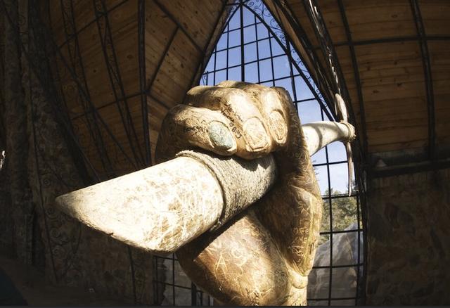 一句玩笑，美国少年用半个世纪，给自己造了一座奇幻城堡!