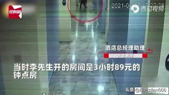 情侣开房没反锁！男女正激情门开了，赤身裸体滚下床，评论区笑喷