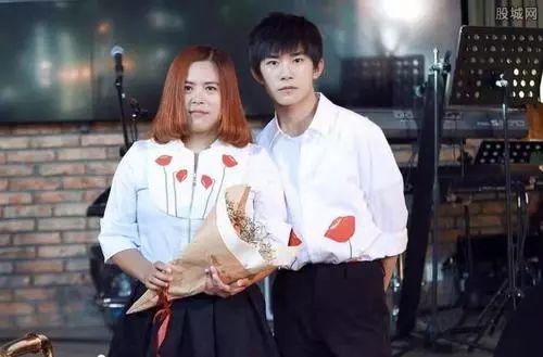 明星与父母合照：刘诗诗妈妈有气质，杨迪妈妈最让我惊讶