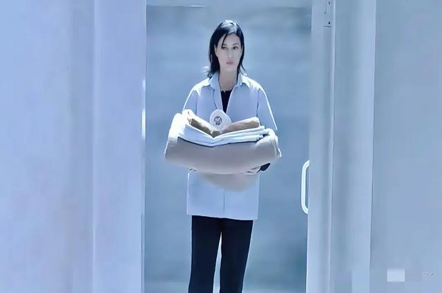 女子监狱片,很“黄暴”!这6部惊悚片,绝美中透着一股诱惑