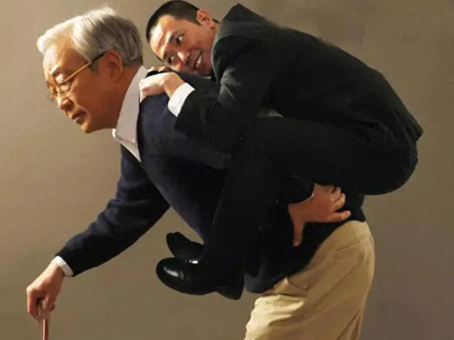 老公说我不是个女人，我笑了，我说他也不是个男人，他生气了！