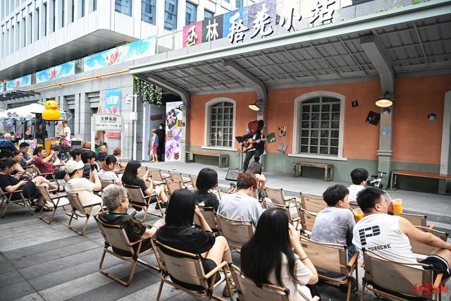 少不入川已不在，为何八方入川来？90后小伙对话150位新老成都人后，有了答案