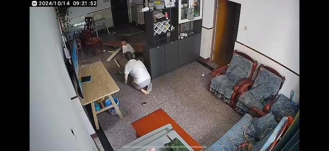 网红“国岳夫妇”捐30万现金给“烧伤妈妈”被指作秀，当事人：不影响做公益的心