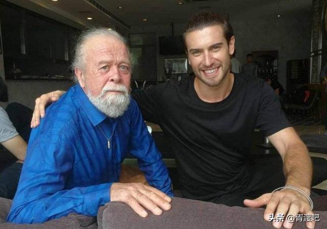 长了一张外国脸,演了40多年的老外,却没人知道他其实是个中国人