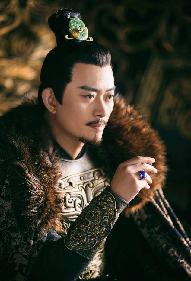 47岁黄海冰撞脸樊少皇，曾是古装男神，如今转型拍段子当网红？