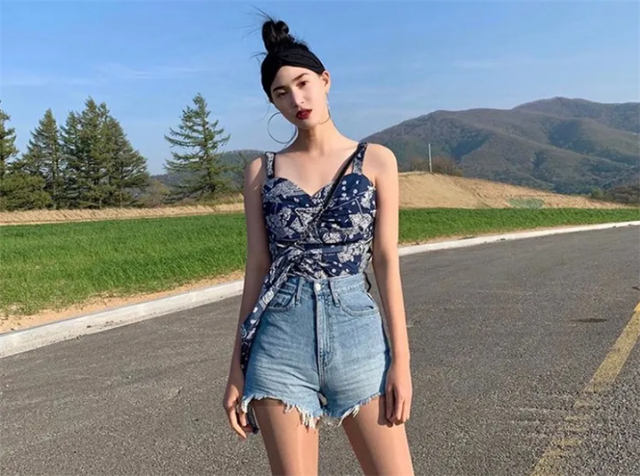 为什么维密超模都是平胸?看完今年的潮流穿搭,大胸妹子表示想哭