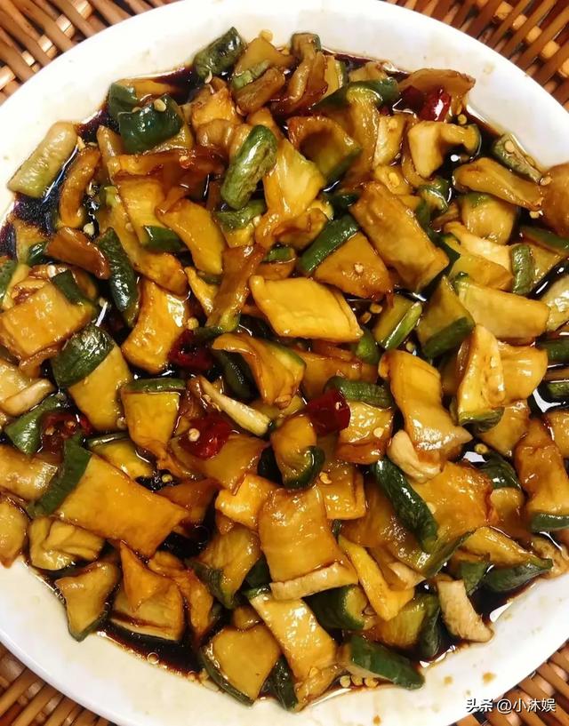 老祖宗传下来的小咸菜配方，跟粥真是绝配，开胃又爽口