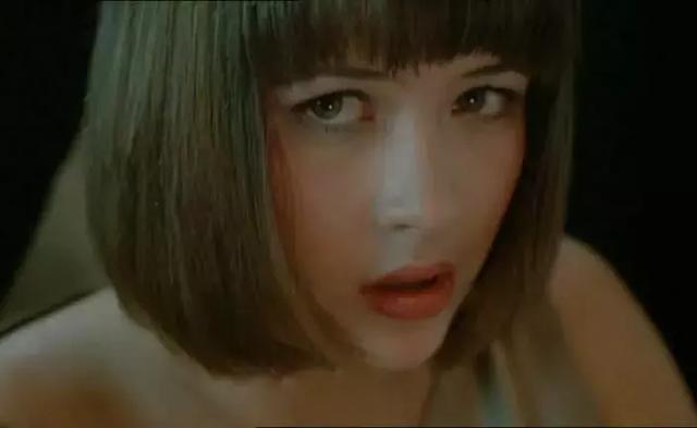 苏菲·玛索从初吻里展现的一眼如沐春风，到52岁时神秘曼妙，令人领略女性之美的至高境界