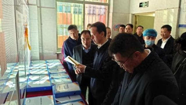 市行政审批服务局党组书记、局长丁军督导检查包保单位食品安全“两个责任”落实情况