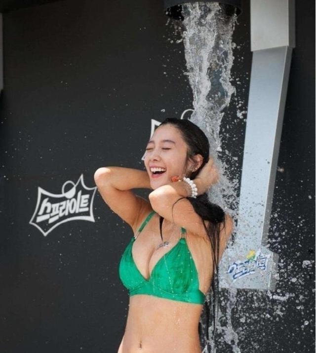 拍摄雪碧广告的亚洲第一美女，李成敏身材太“炸”，观众直呼清凉