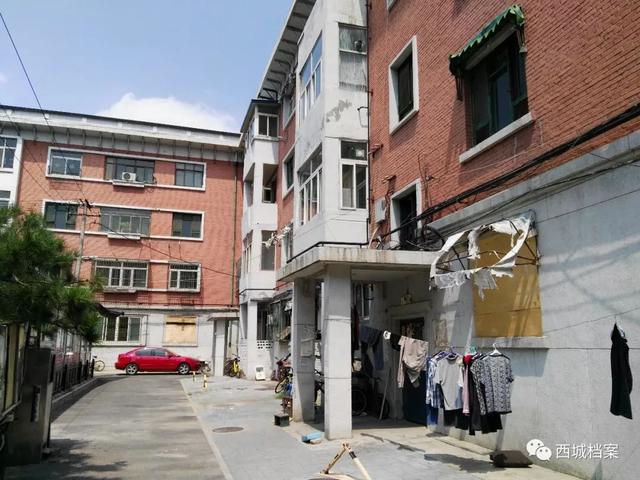 老居民区里寻访当年著名的“公社大楼”，60年前寄托美好社会理想