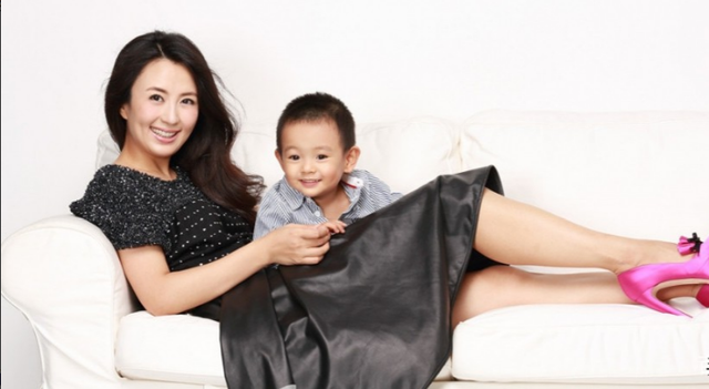 演员杨童舒：34岁意外怀孕，嫁圈外老公生一子，生活平凡却很幸福