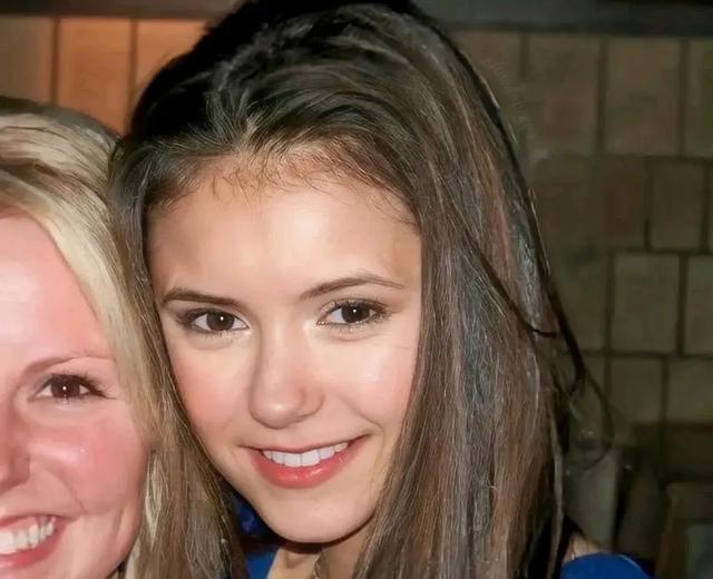 太炸裂!欧美界女星Nina Dobrev被称为最美的“吸血鬼女王”太漂亮!