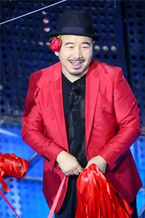 王小利：从二人转圈一路冲到荧幕，他的成名秘籍究竟是什么？