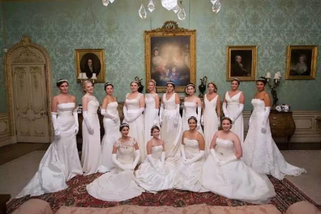 据说这就是上流社会的舞会，全程跪着看完！