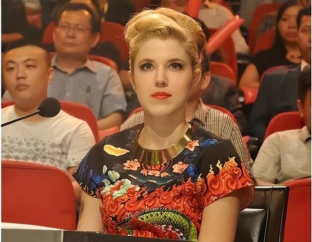 央视最火外籍女星金小鱼,爱上中国小伙却遭抛弃,她如今怎么样了