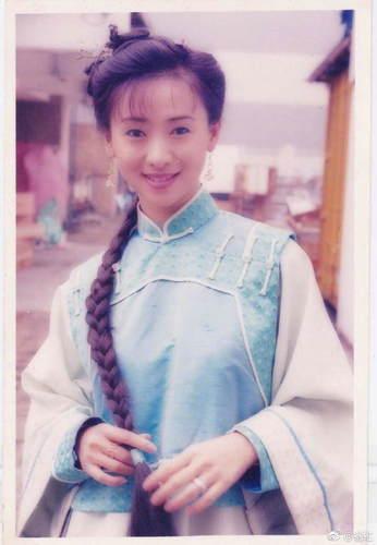 回忆杀！翁虹晒旧剧照 青涩美丽气质温柔