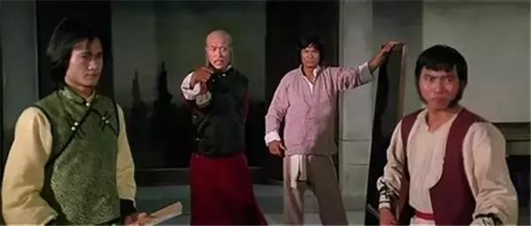 入行40多年，参演过300多部影片，李初九、屎忽龙最为人熟知