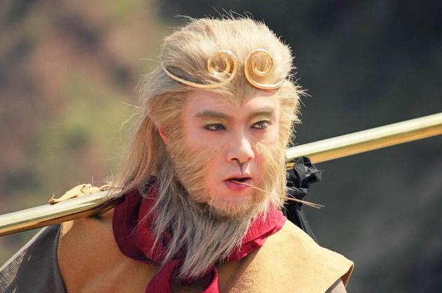 《抗日奇侠》10年，导演沉寂，王新军告别神剧，舒耀瑄片约不断