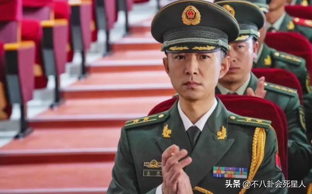 这5位痴情男明星，让我看到了爱情最美好的模样