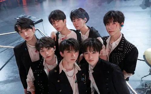 时代少年团：22至28岁，吸血鬼伯爵造型魅力绽放