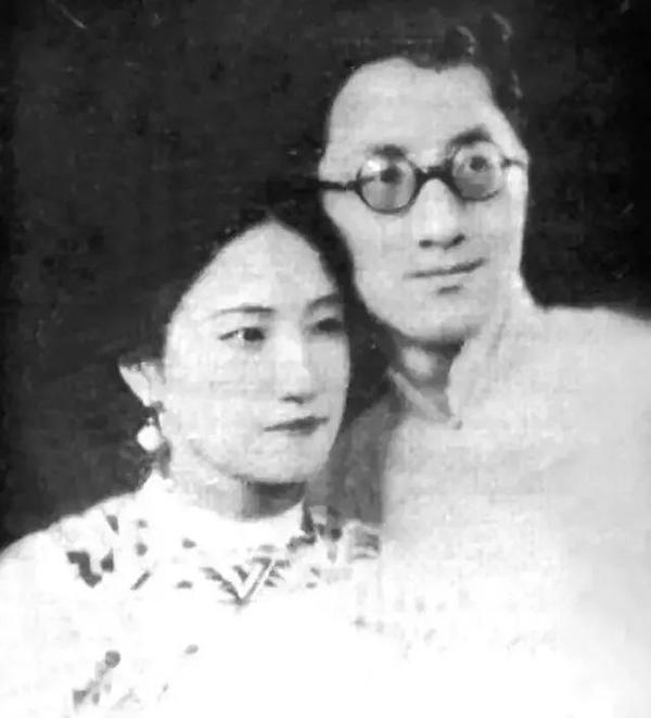 大诗人徐志摩:一表人才,逼原配打胎被骂,下场极惨手脚烧成焦炭