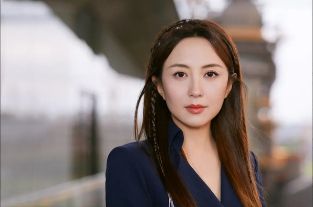 演员杨童舒：34岁意外怀孕，嫁圈外老公生一子，生活平凡却很幸福