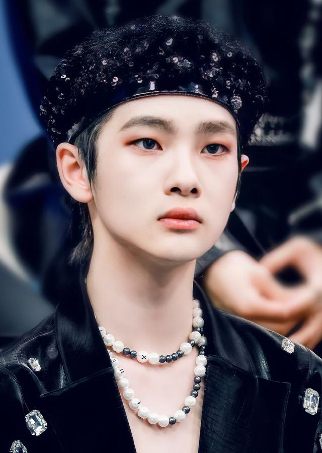 做偶像也要有底线，传销之子周柯宇遭网友抵制，粉丝仍在为他辩解