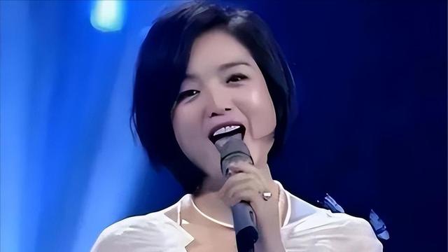 歌手白雪：38岁离婚，独自养子，却在44岁嫁下8岁的老公