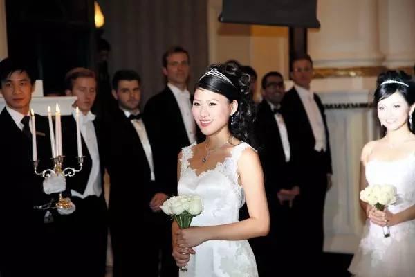 据说这就是上流社会的舞会，全程跪着看完！