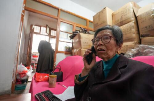 90岁“诚信奶奶”十年还债2077万，如何让更多人见贤思齐