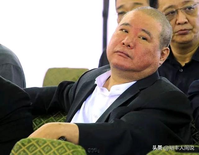 竹联帮帮主黄少岑去世！传新帮主身份，纵横江湖30年喜喝酒与热闹