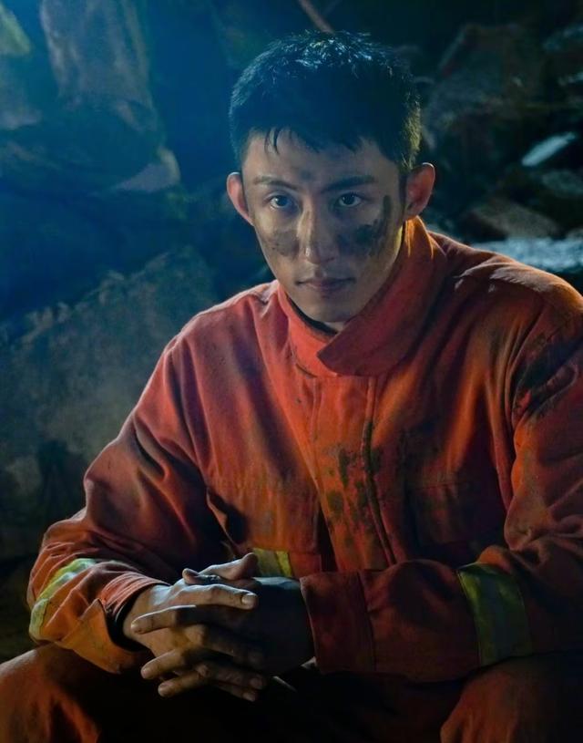 “我本来已经抓住她了”,被《他从火光中走来》评论区整破防了