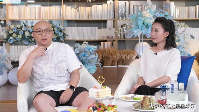 徐俐王凯曾湉罕见同框直播，曾湉辞职8年首次出镜却刻意不提央视