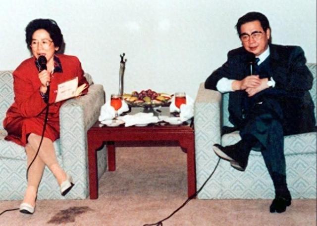 1966年，李鹏总理在北京，儿子李小鹏、李小勇出镜，一张罕见合影