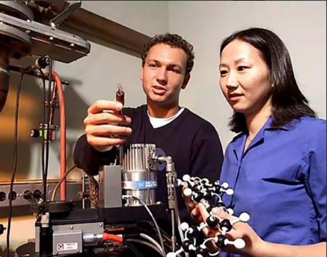 一对985教授夫妻，将女儿培养成顶级科学家，结果她变成了美国人