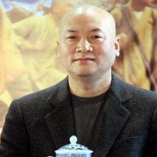 唐僧迟重瑞:娶大11岁富婆却被继子无视,结婚31年从不叫老婆