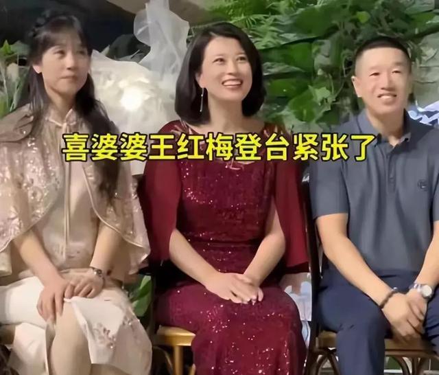 当温美玲遇上王红梅,两人同岁差别一目了然,不靠赵本山依然火