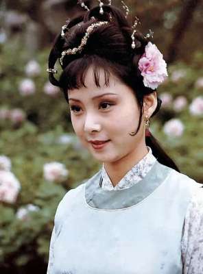 安雯(安雯：从“晴雯”娇影到坚毅女性的蝶变人生)