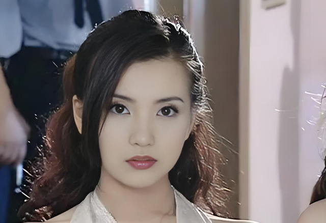 “万人迷”陈好，30岁嫁给二婚刘海峰，婚后连生3胎如今幸福不己