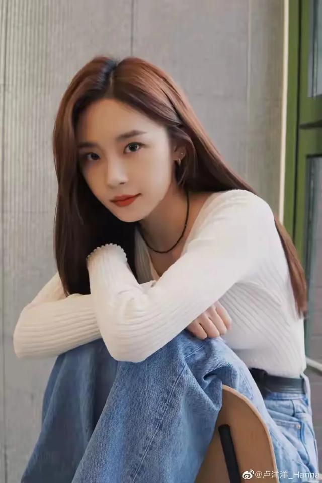 卢洋洋:颜值爆表,笑靥倾城,身材勾勒梦幻轮廓,解锁魅力新维度