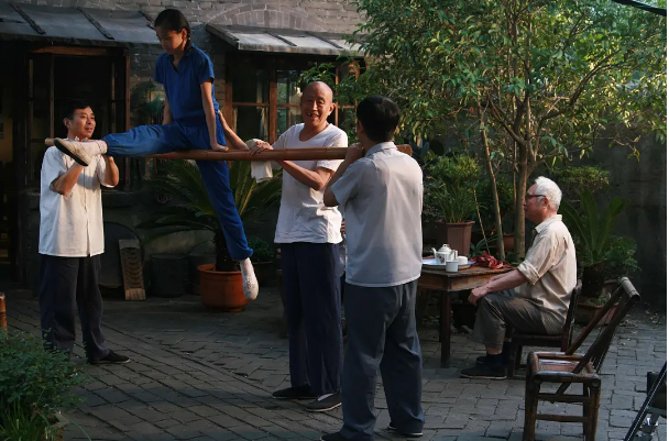 豆瓣8.7分，蒋雯丽处女作《我们天上见》用什么惊艳了我们的眼？