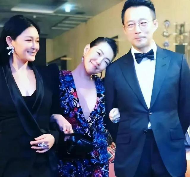 仅一天娱圈又出6个瓜,蔡徐坤被曝整容,张凌赫遭内涵,都是大瓜