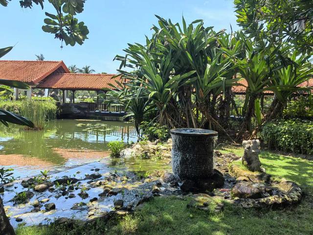 巴厘岛努沙杜瓦海滩中的几座五星级酒店