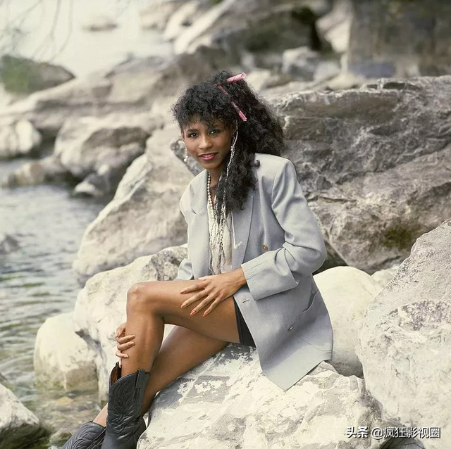 59岁布拉德皮特，和22岁好莱坞女星，拜托，你们不要约会