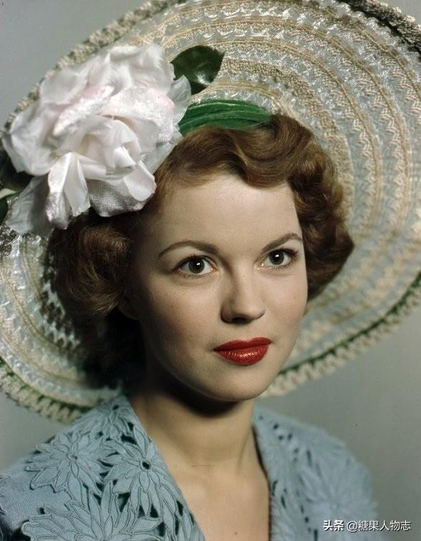 秀兰邓波儿：7岁拿奥斯卡22岁退圈，从资本的宠儿到弃儿，怪谁？