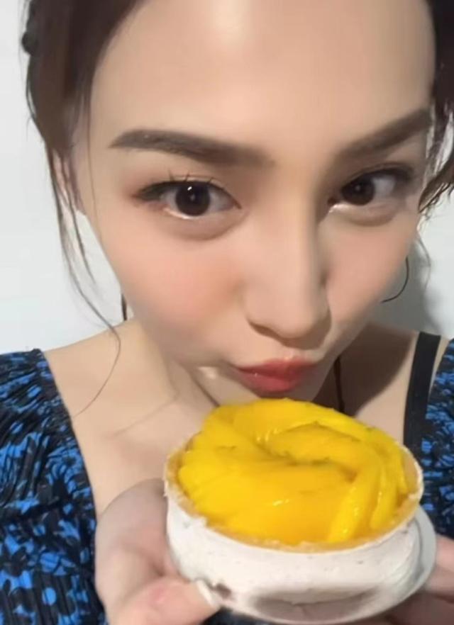 与富二代男友合开公司！香港人气女神享受新恋情，曝仍会保持性感