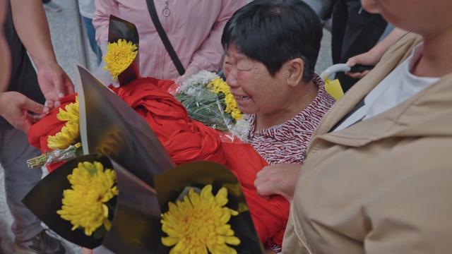 “50年，我终于等到你了，哥……”